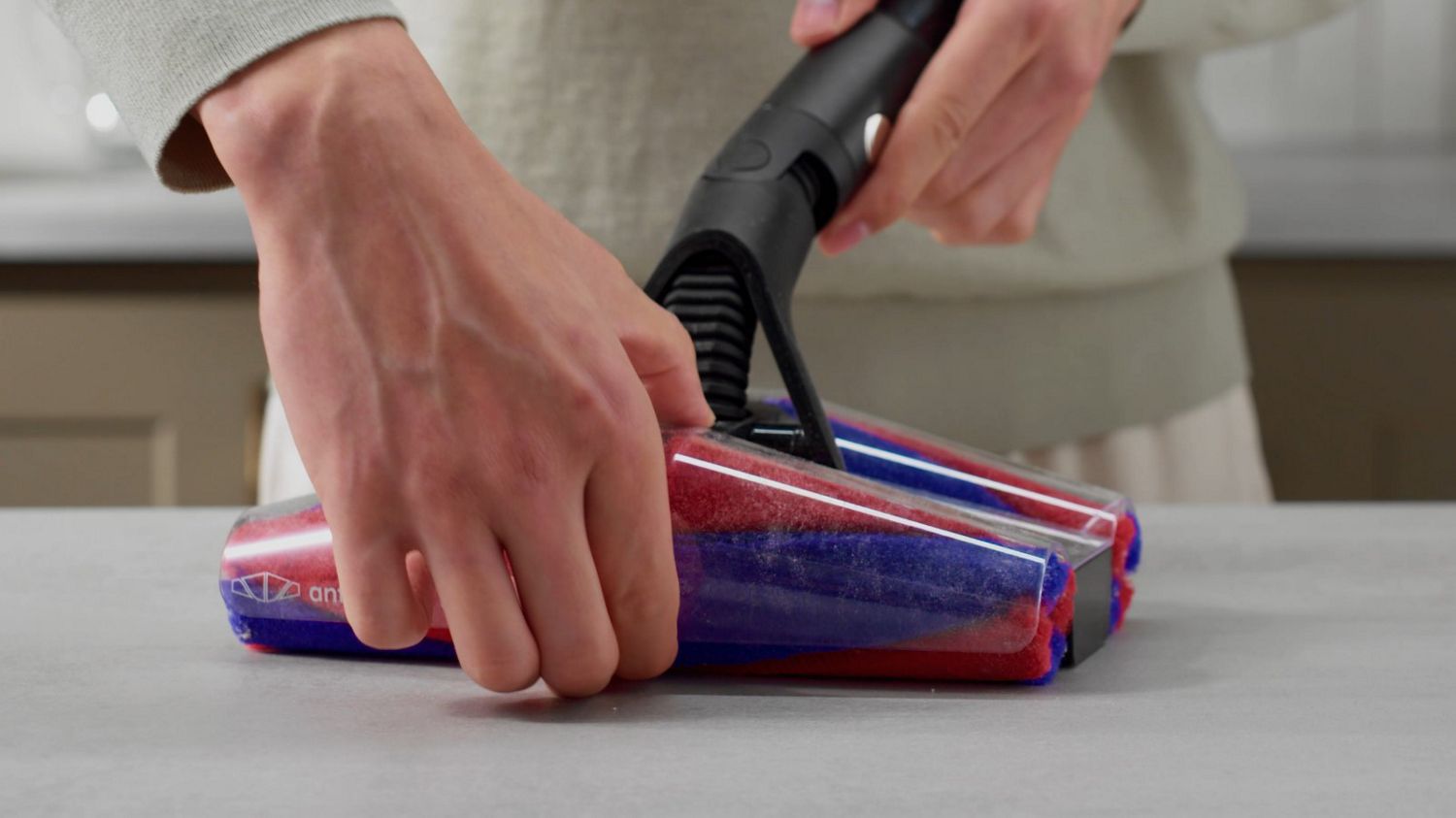 Dyson スティッククリーナー 分解清掃品 ダイソンスティック掃除機のお手入れ方法