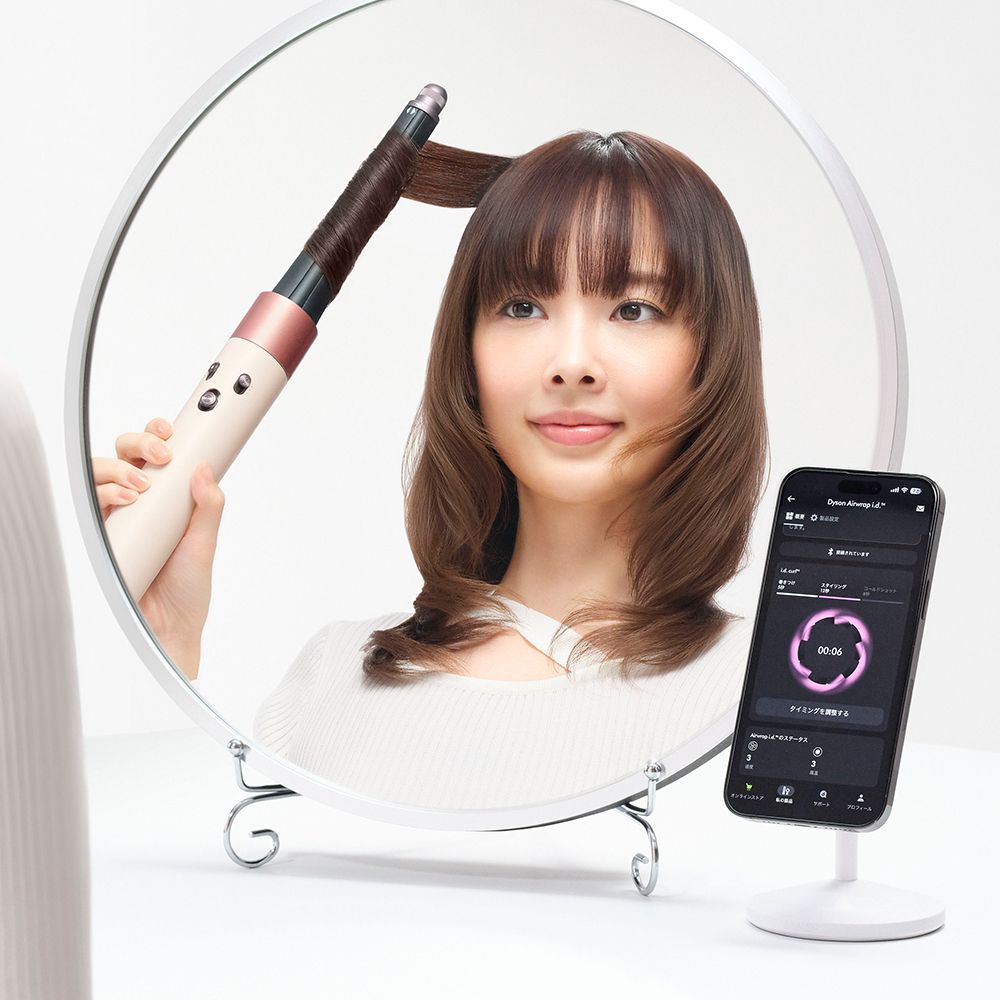Red-haired model is shown from behind, curling her hair with the Airwrap i.d.™