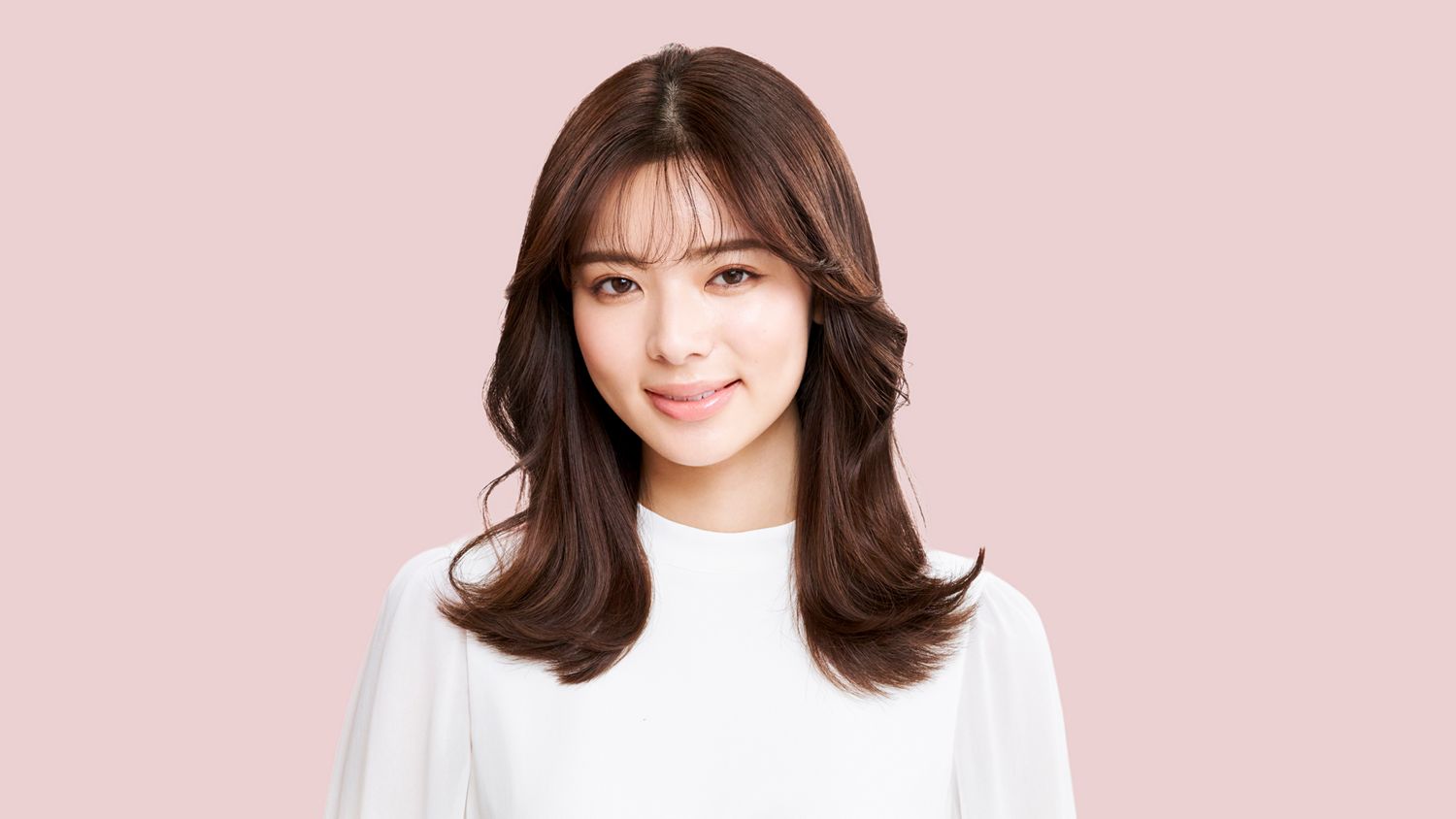 ヘアスタイルをウェーブにしたモデル。