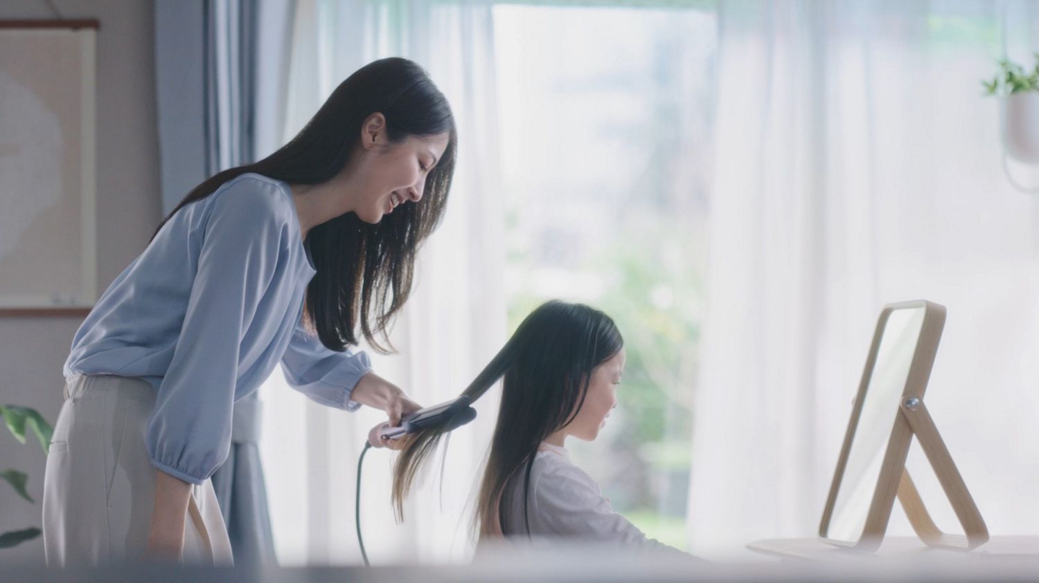 ヘアアイロン・ストレートナー | ヘアケア | ダイソン公式 ヘアアイロン・ストレートナー | ヘアケア | ダイソン公式