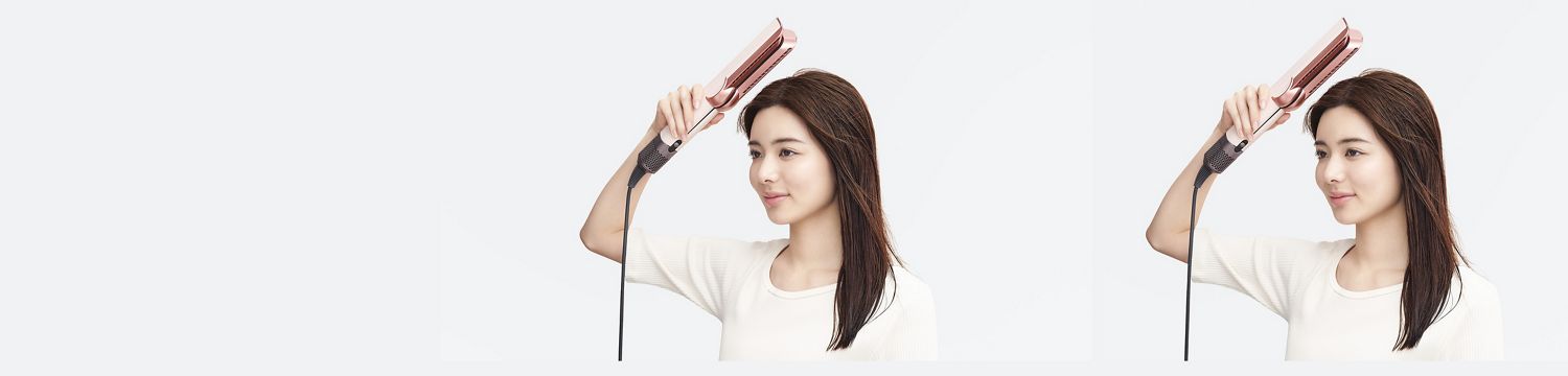 Dyson Airstrait™ストレイトナーで髪の毛を乾かす女性モデル