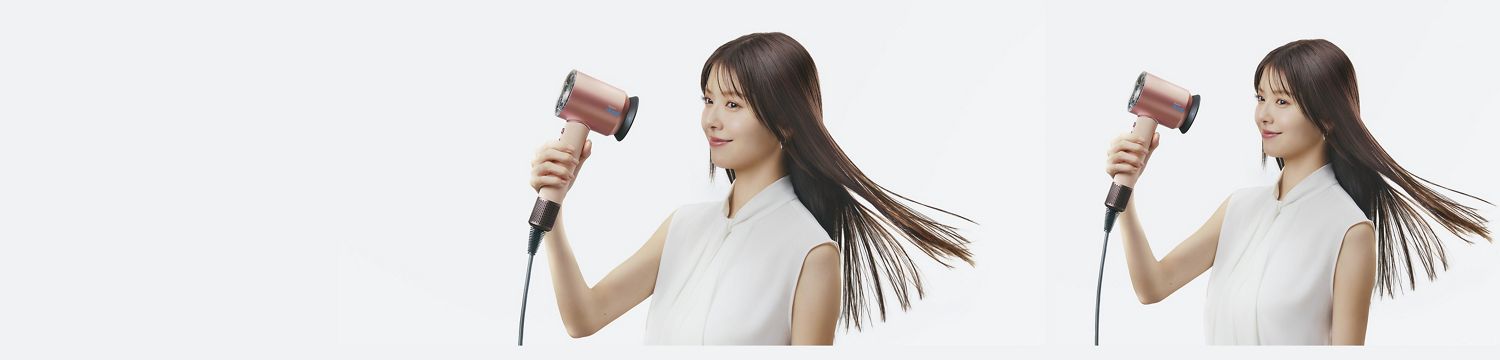 Dyson Supersonic Nural Shineヘアドライヤーを手にするモデル 