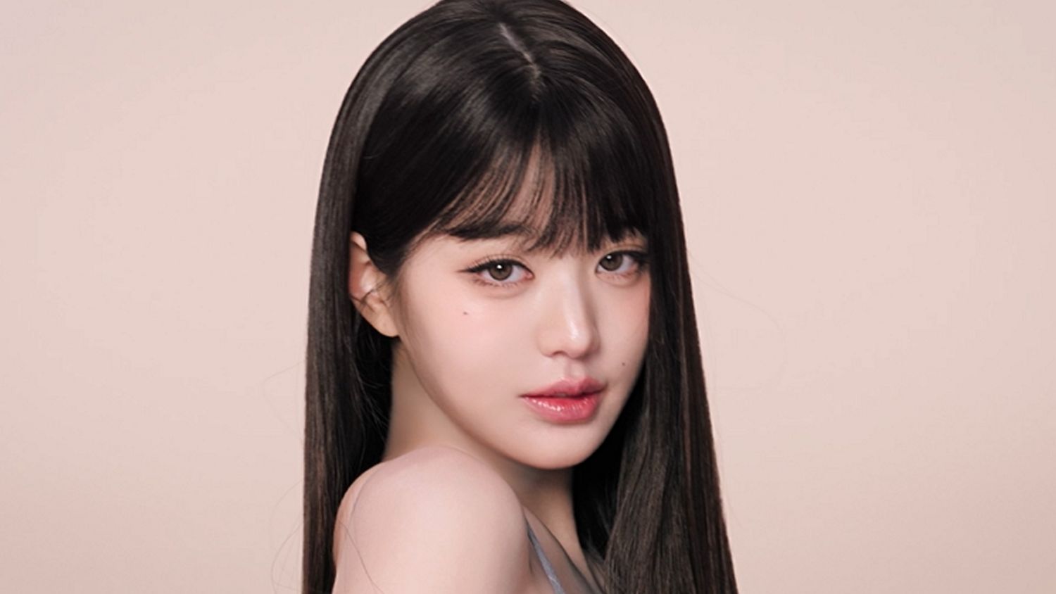 鮮やかなピンクとブルーで視覚化された気流のアニメーションが、マシンのカッタウェイを通り抜ける。