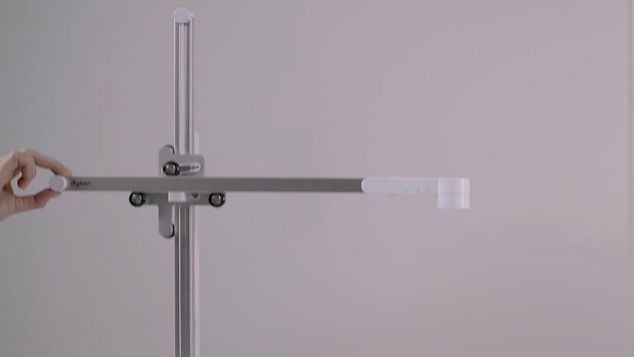Bildet viser hvordan du endrer stilling på lampen.
