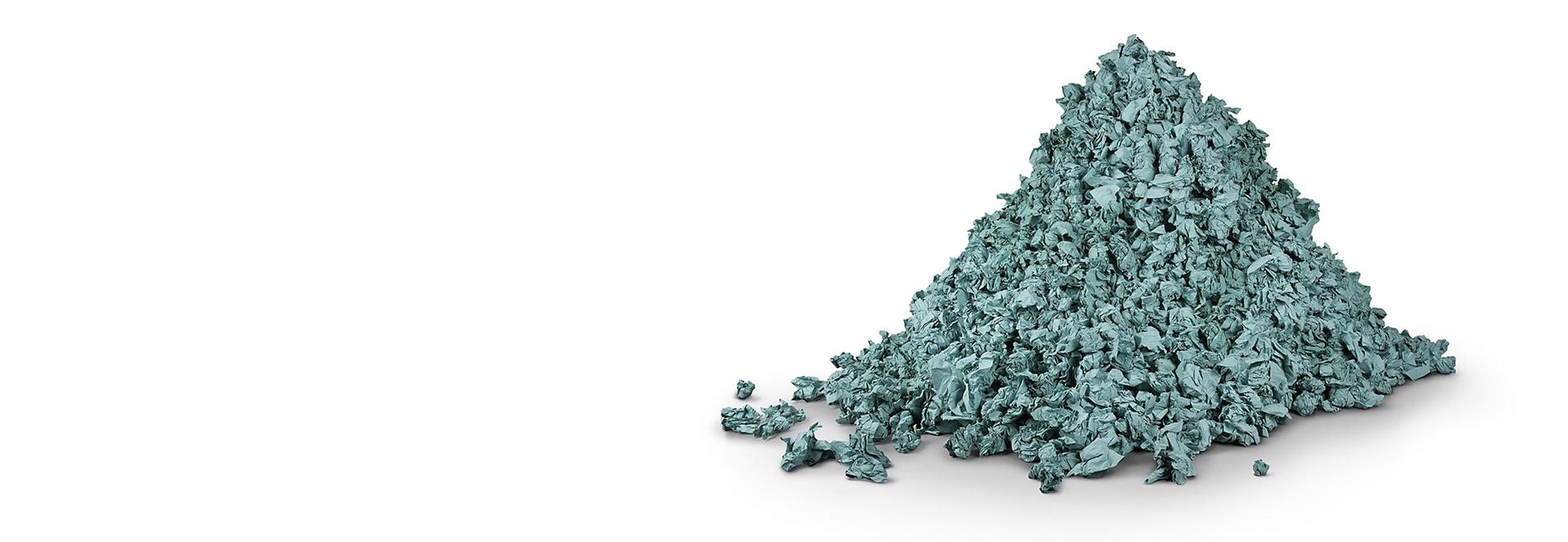 Bir yığın kullanılmış tek kullanımlık kağıt havlu