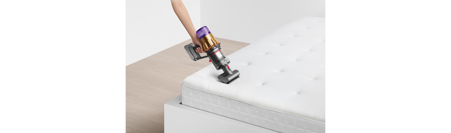 Matratze saugen mit Dyson V15 