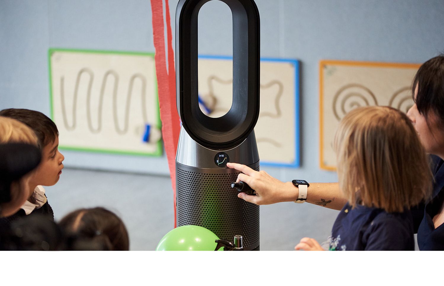 photo d'un purificateur Dyson dans une salle de classe