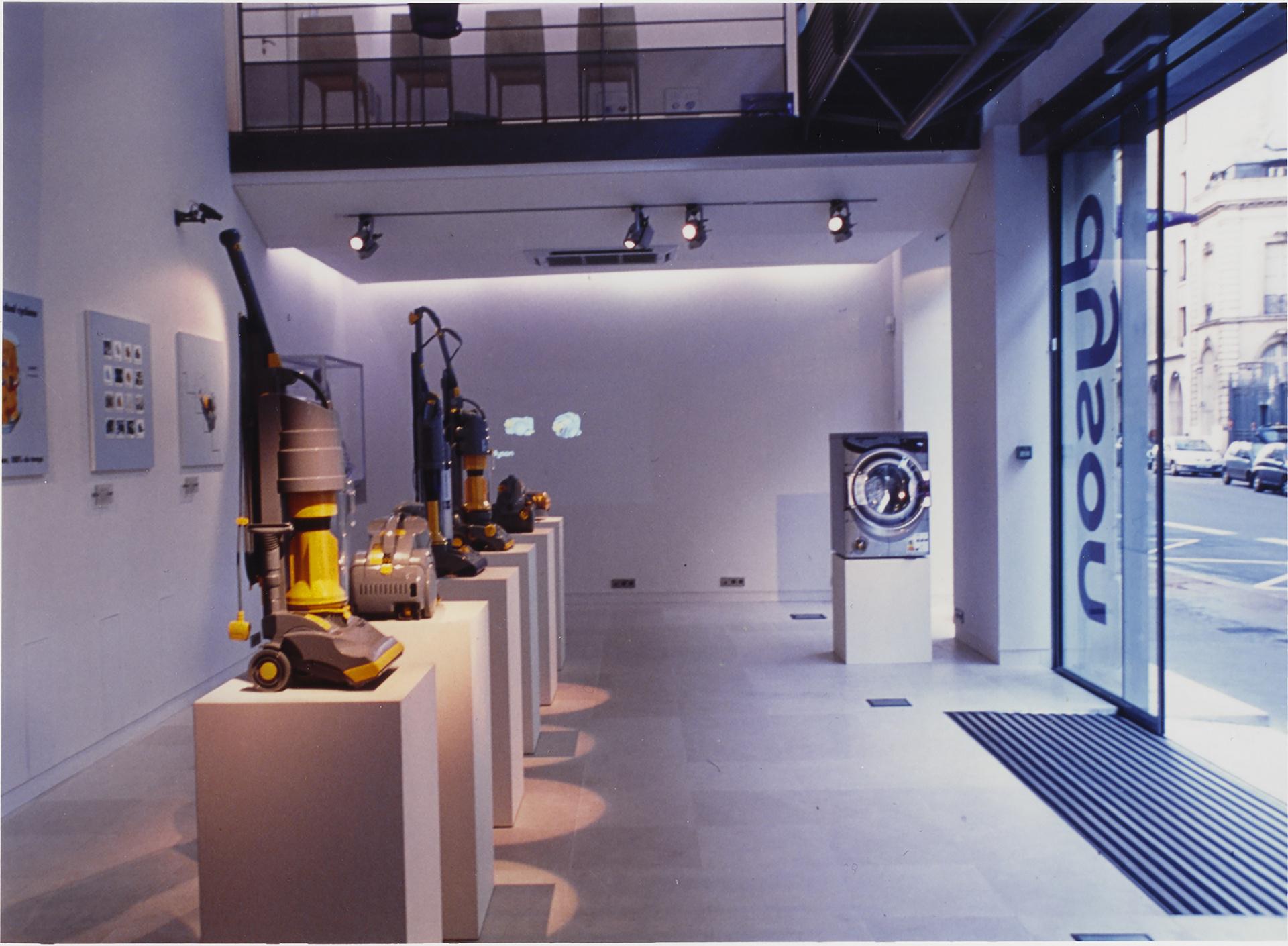 Dyson's first demo store