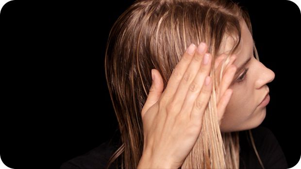 Model applies Pre-style cream to towel-dried hair