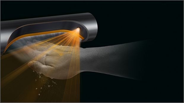 雙手放於感應器下方