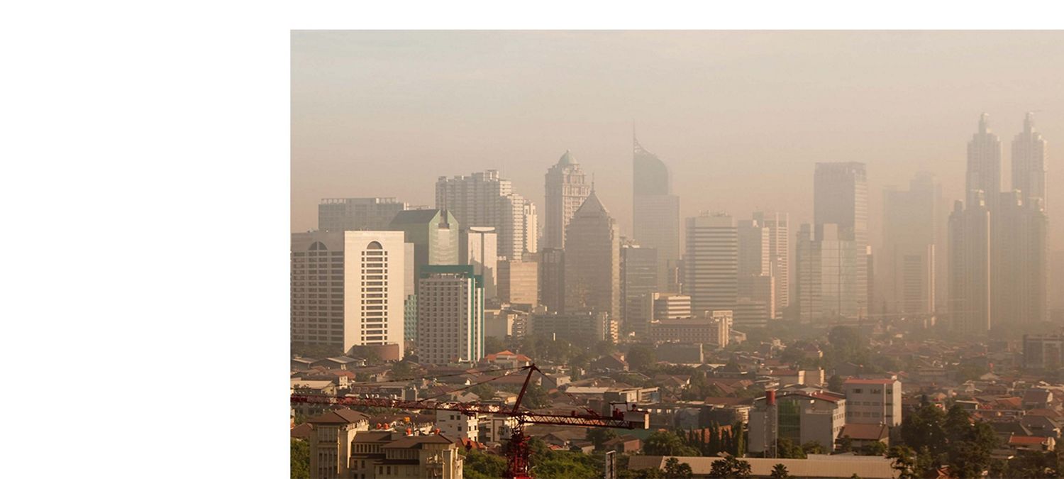 Eine Stadtlandschaft mit Rauch