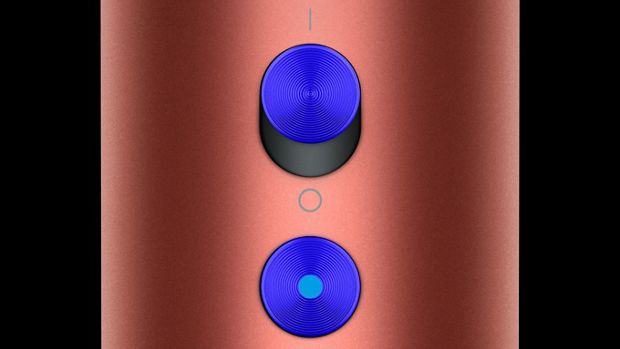 Krupni kadar gumba na sušilu za kosu Supersonic Nural