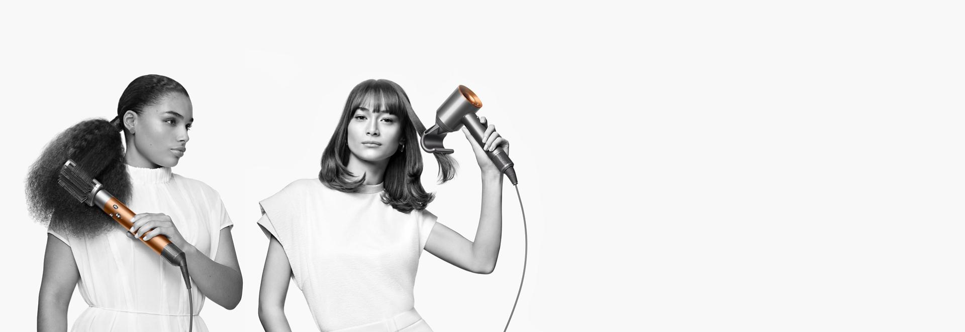 سيدتان تَعرضان عملياً سلسلة أجهزة دايسون للعناية بالشعر