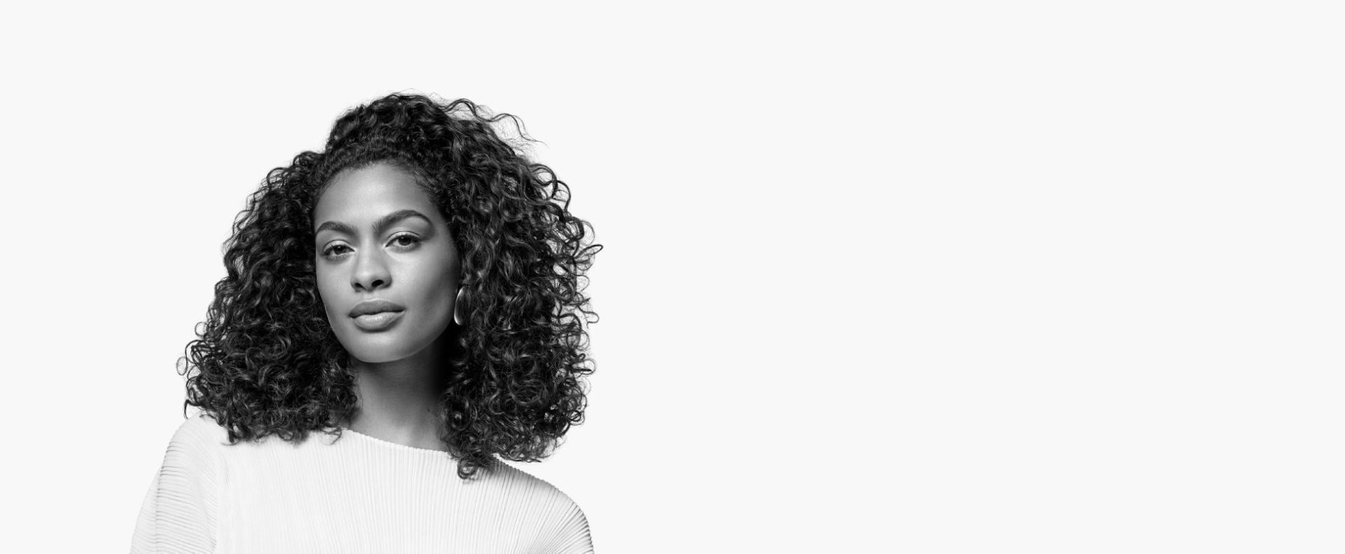 سيدة شعرها من النوع الثالث