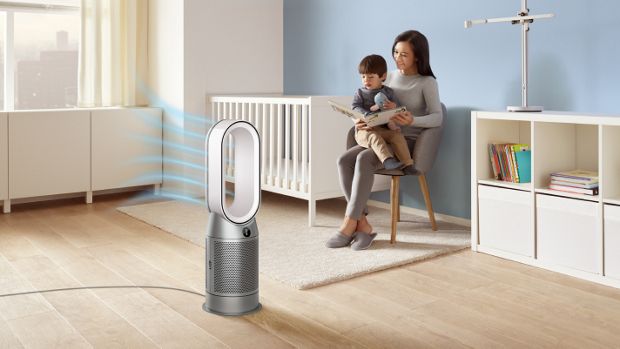 Dyson Purifier Hot+Cool cooling a bedroom in Diffused mode as a parent reads a book to their child.