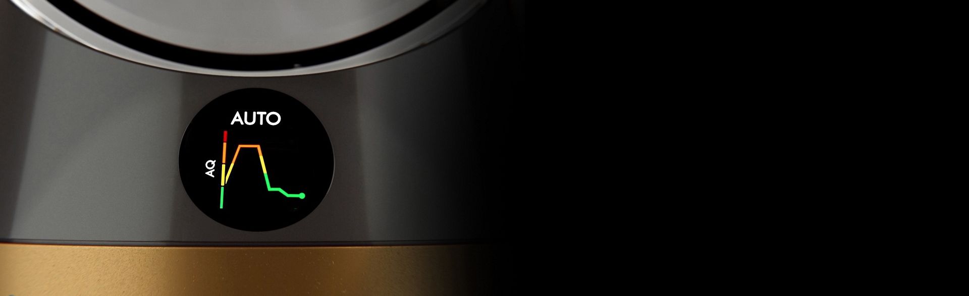 صورةٌ مُقرَّبة توضح شاشة LCD بالجهاز في الوضع التلقائي.