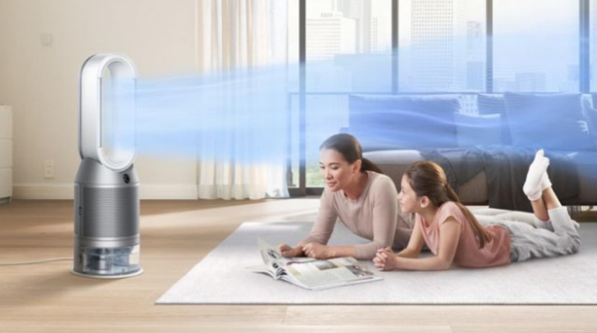 The Dyson Purifier Cool Autoreact in a living room cooling a mother and daughter.