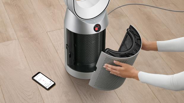 更換 Dyson Purifier Cool™ 二合一空氣清新機上的濾網。
