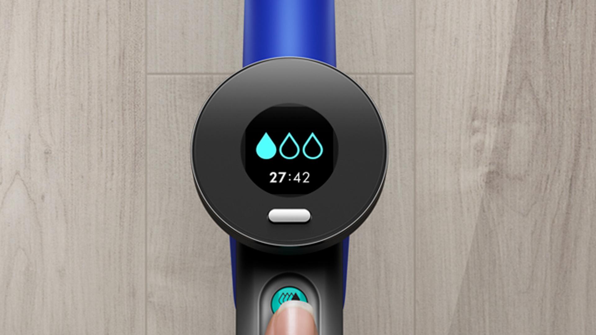 Close-up of the LCD screen showing Level 1 hydration.