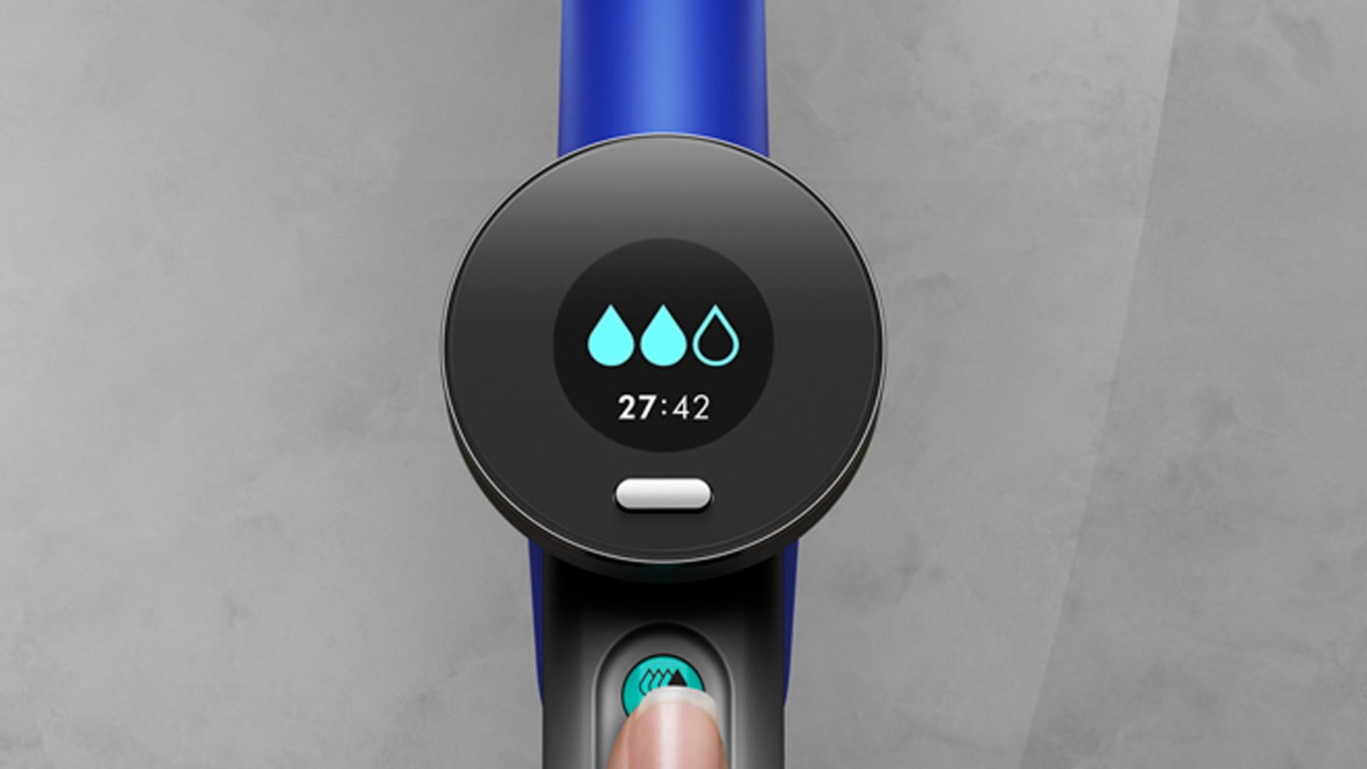 Close-up of the LCD screen showing Level 2 hydration.