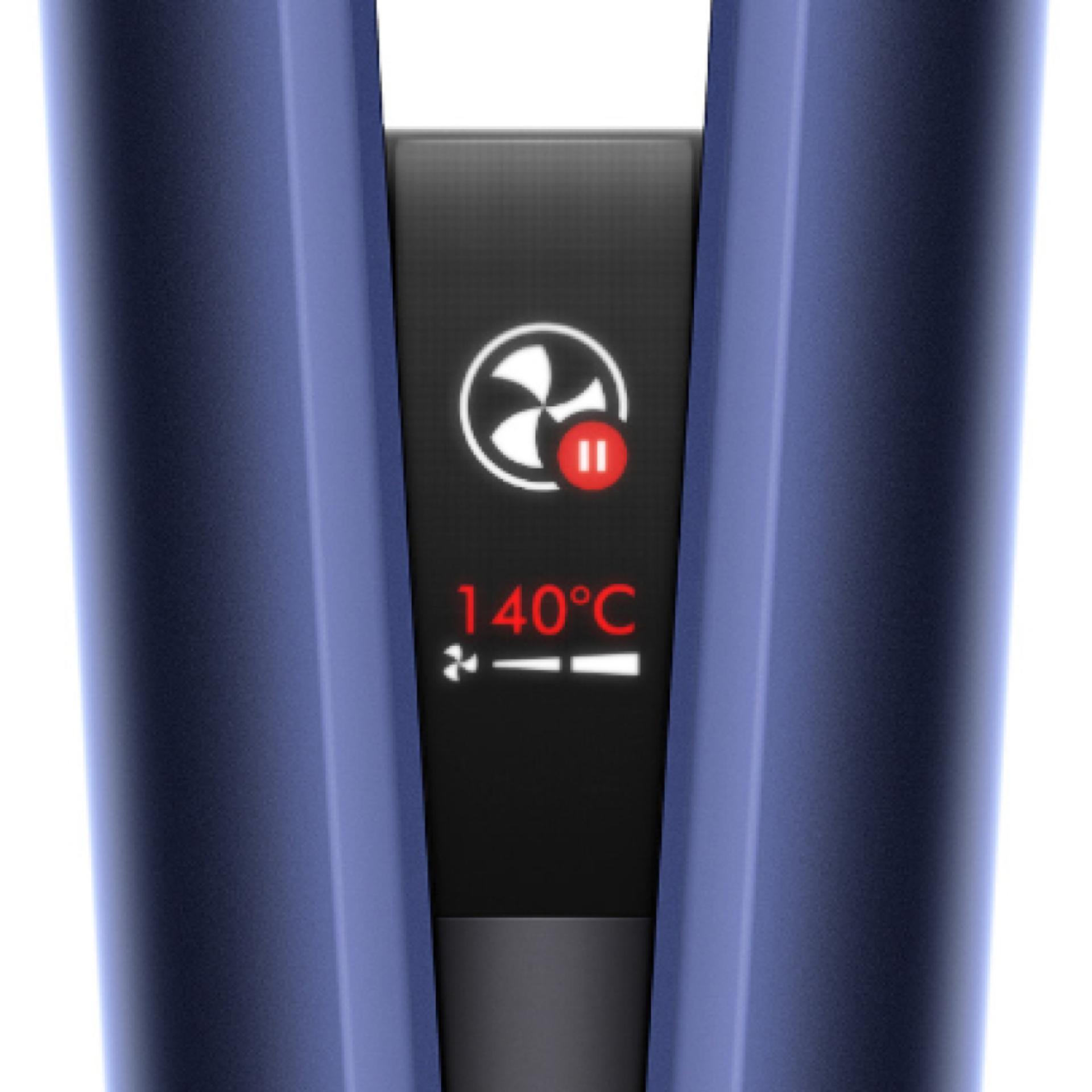 Dyson Airstrait'in otomatik olarak durduğunu gösteren LCD ekranının yakından görünümü.