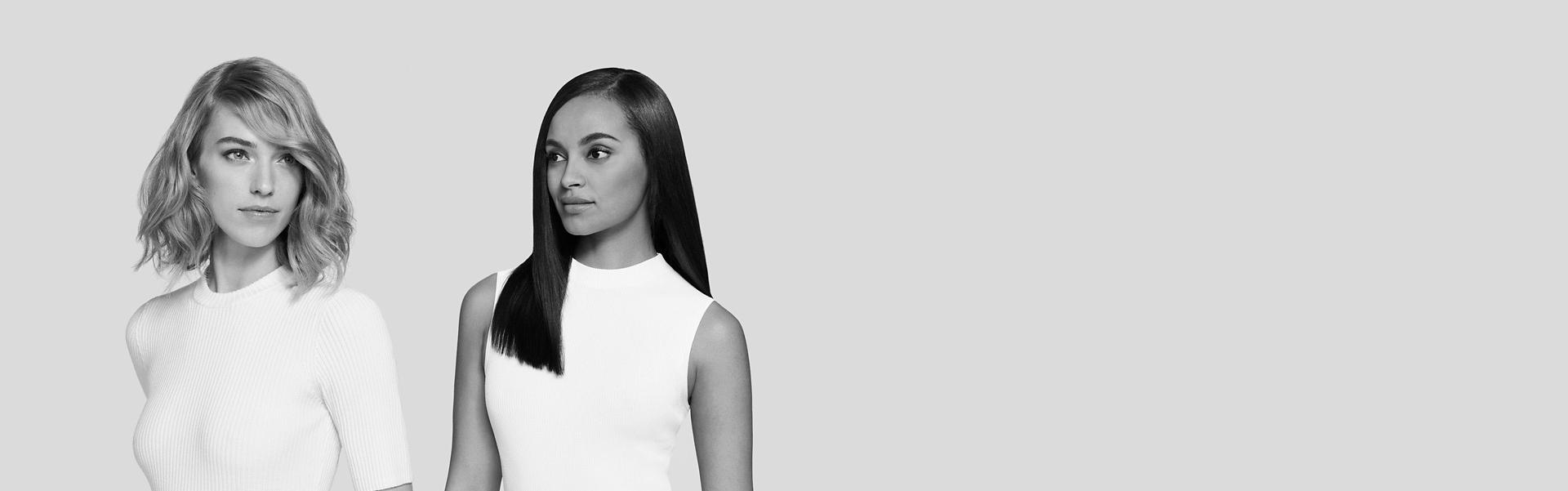 عارِضتان، إحداهما بشعر أشقر متموّج ومتوسط الطول، والأخرى شعرها طويل وأملس وأنيق.