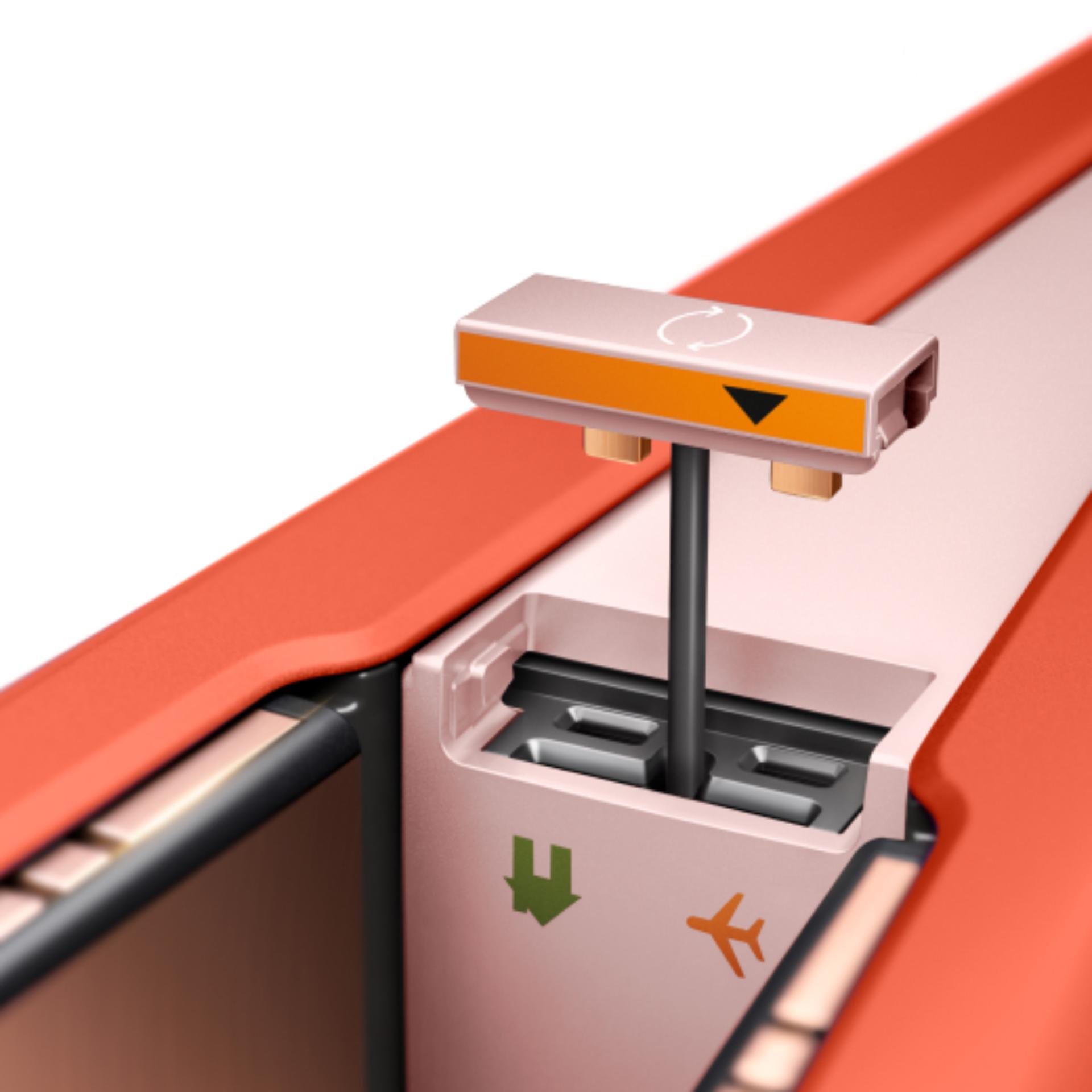 صورة مُقرَّبة لوحدة السفر.