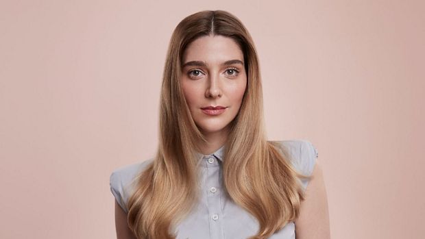 A blonde model with long hair style in a smooth blowout.