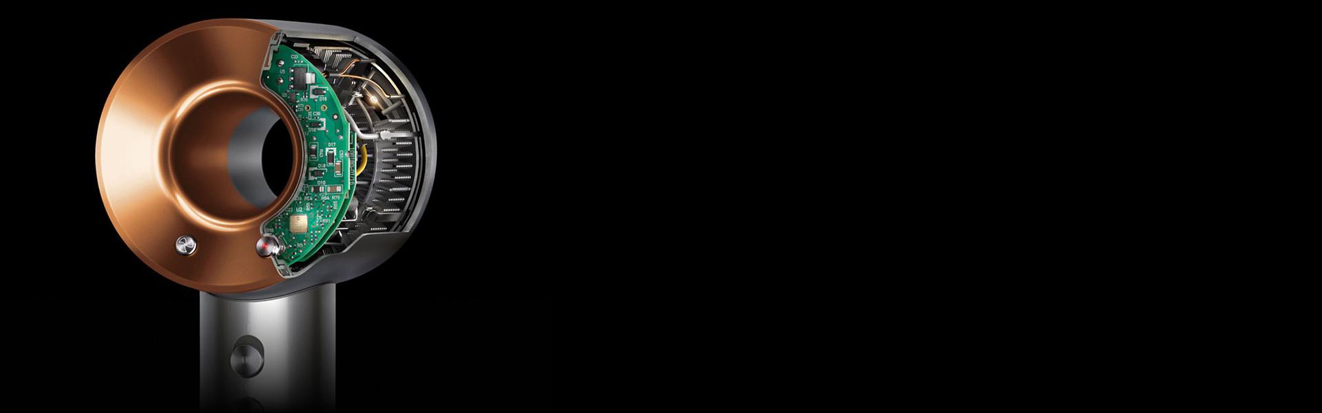 Läbilõige, mis näitab kuumuse juhtimise tehnoloogiat Dyson Supersonicu föönis.