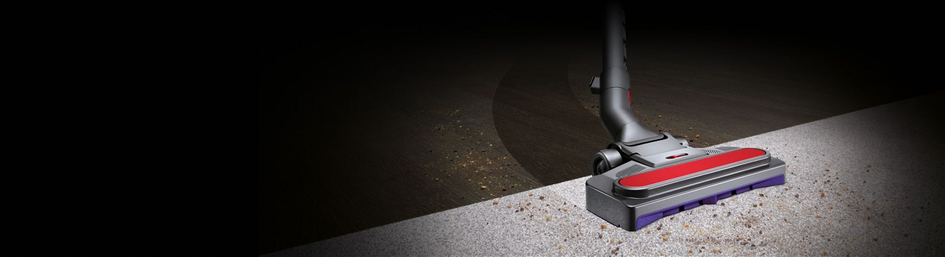 Capul de curățare Dyson Pneumatic se adaptează pentru a curăța o pardoseală tare și un covor.