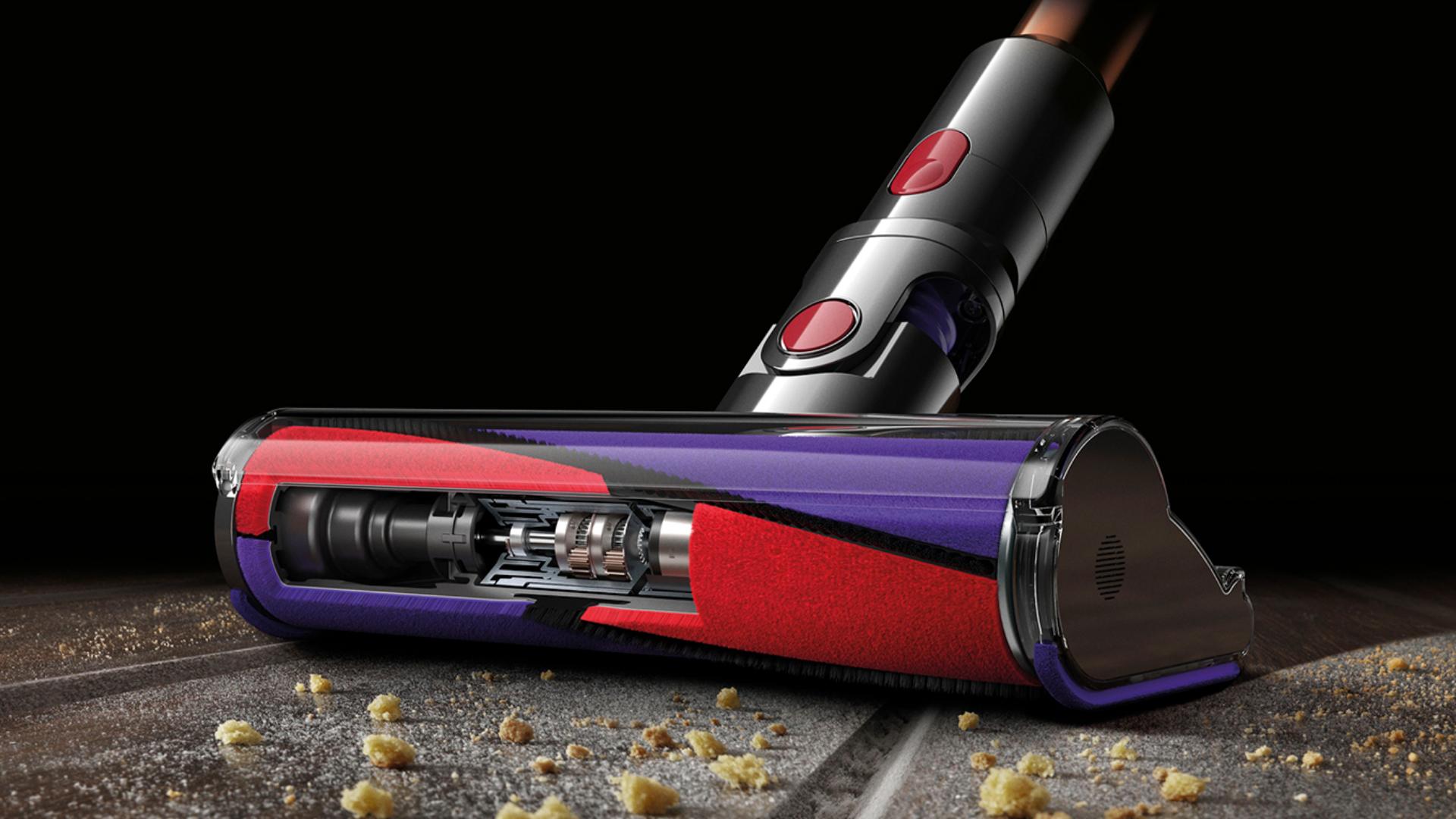 Soft roller cleaner head picking up dirt.