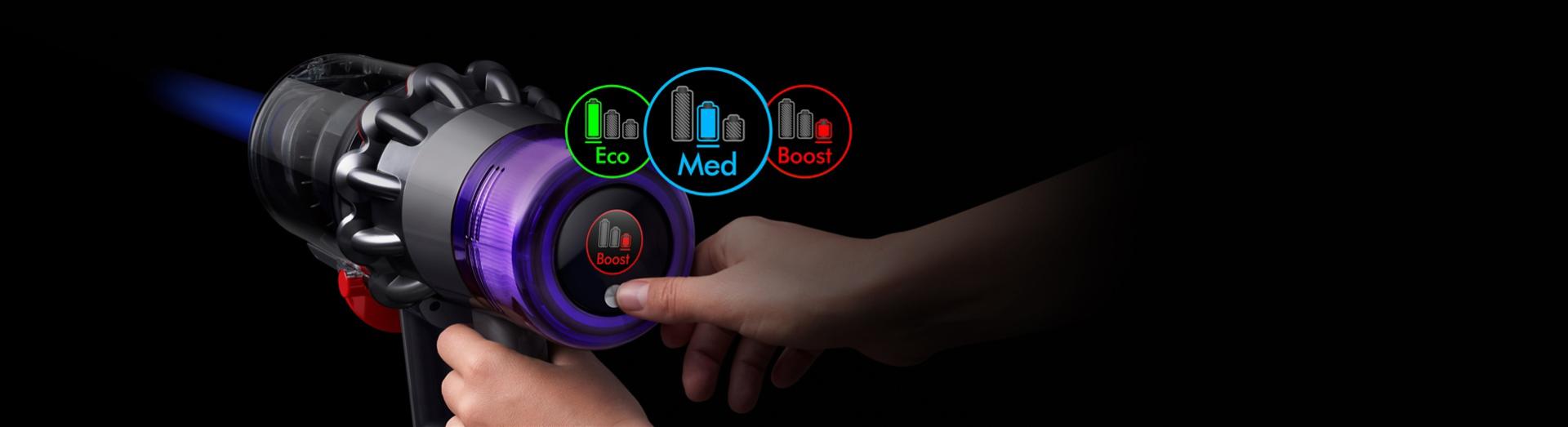 نموذج يقوم بالتبديل بين أوضاع التشغيل المختلفة في مكنسة Dyson V11 Total Clean.