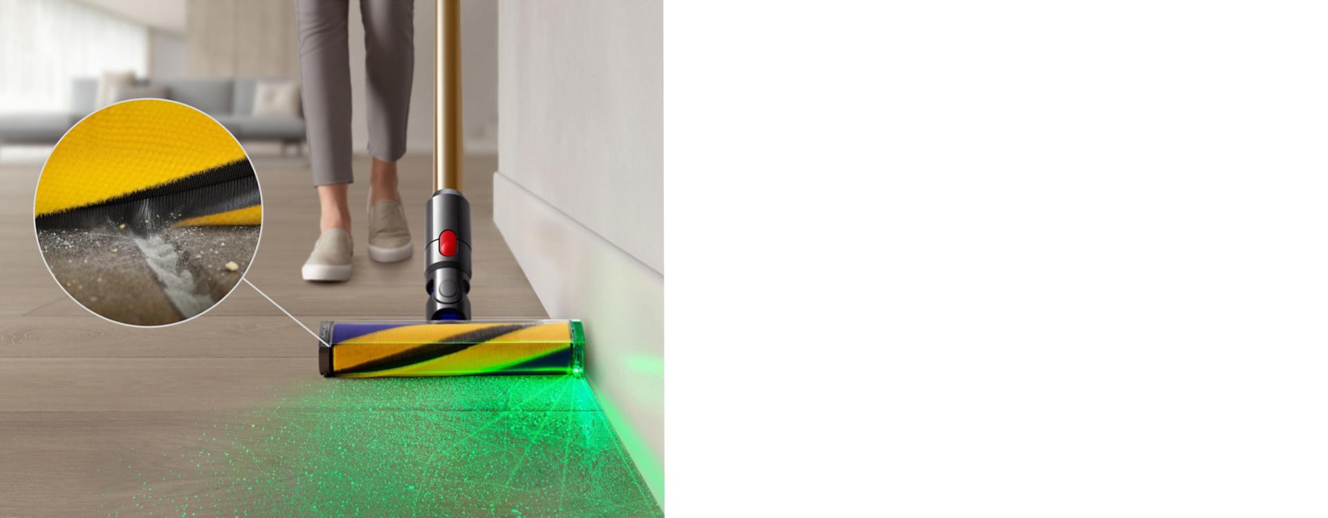 يُسلِّط رأس التنظيف Fluffy Optic الضوء على الأتربة المُختبئة على الأرضيات الصلبة.