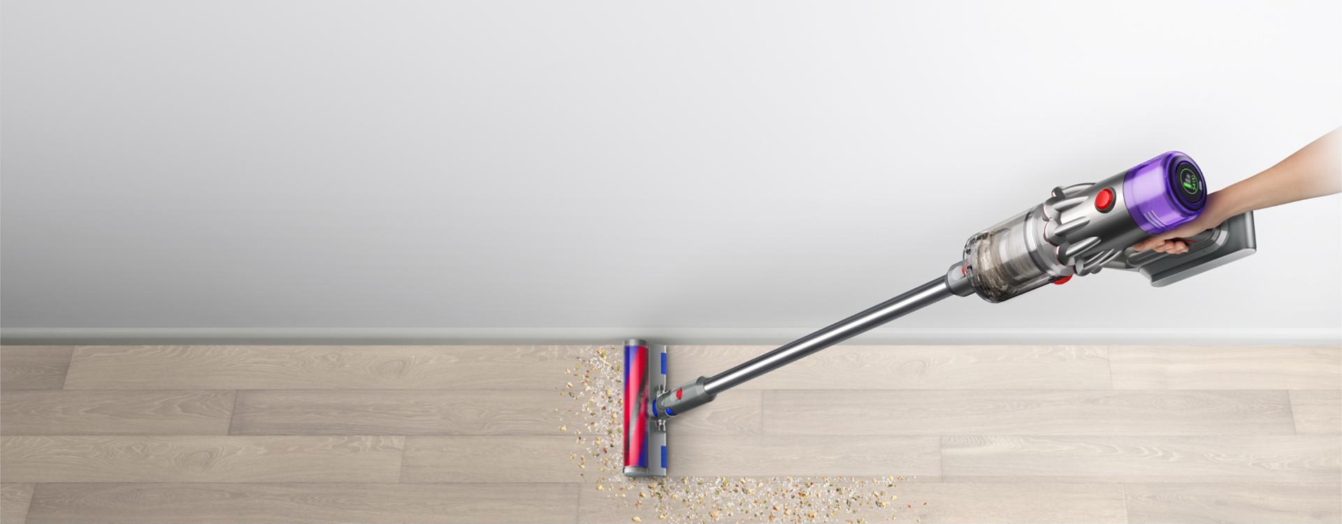 바닥을 청소하는 V12s 오리진 서브마린