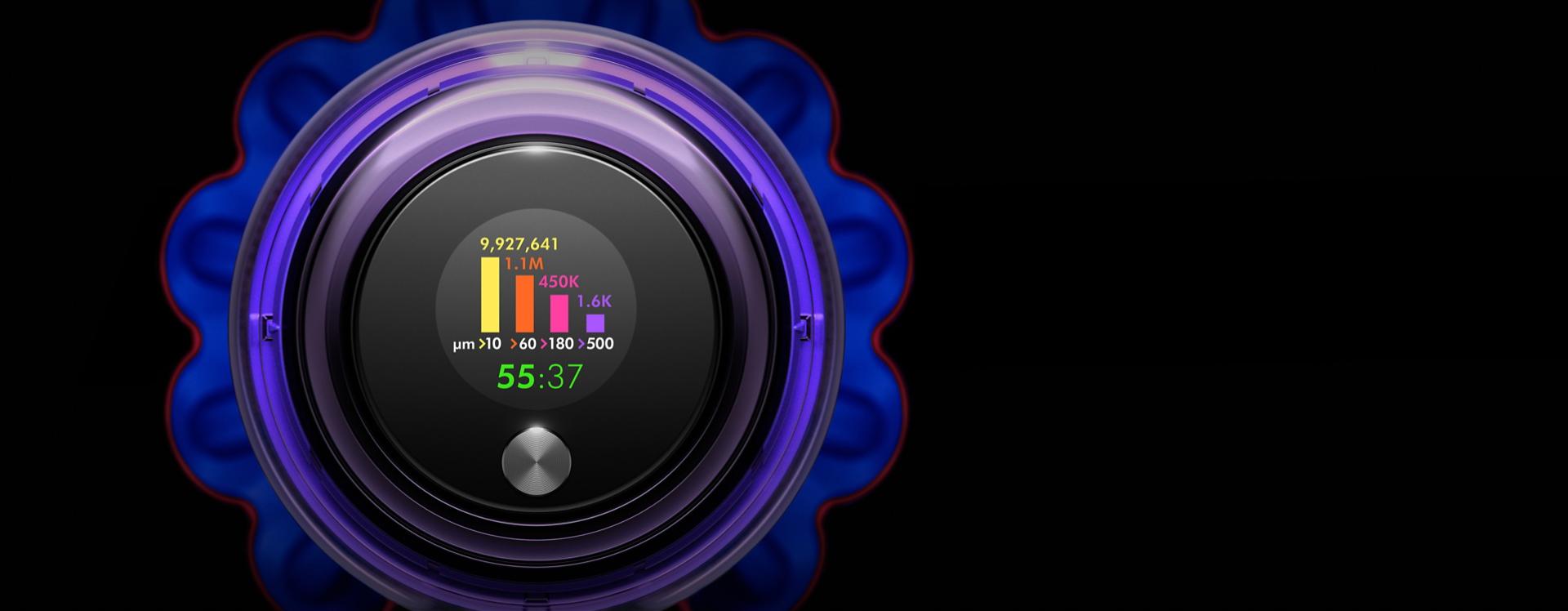 صورة مُقرَّبة لشاشة LCD بمكنسة Dyson V15 Detect.