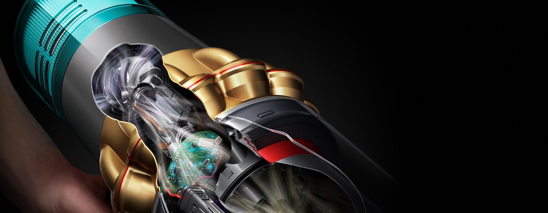 لقطة جانبية لمكنسة Dyson V15 Detect تعرض المحرك ومسارات تدفق الهواء.