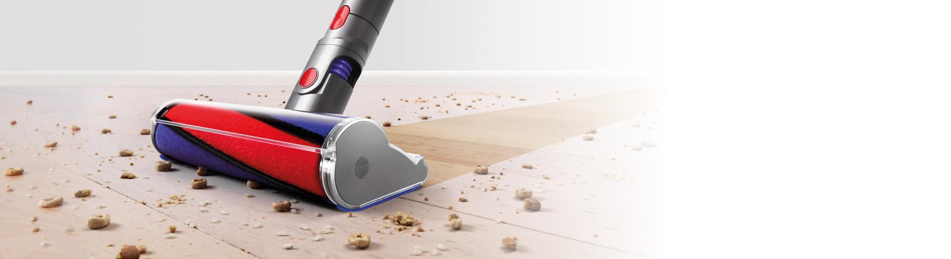 Zbliżenie pokazujące wałek i silnik elektroszczotki Fluffy.