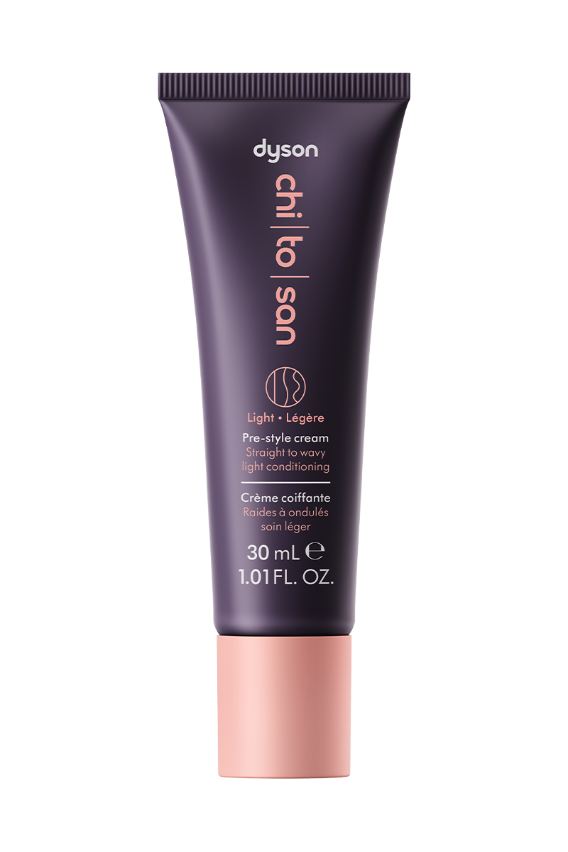 Dyson Chitosan™ Krem do wstępnej stylizacji wersja podróżna 30 ml (Włosy naturalnie proste do falowanych, Lekka konsystencja)