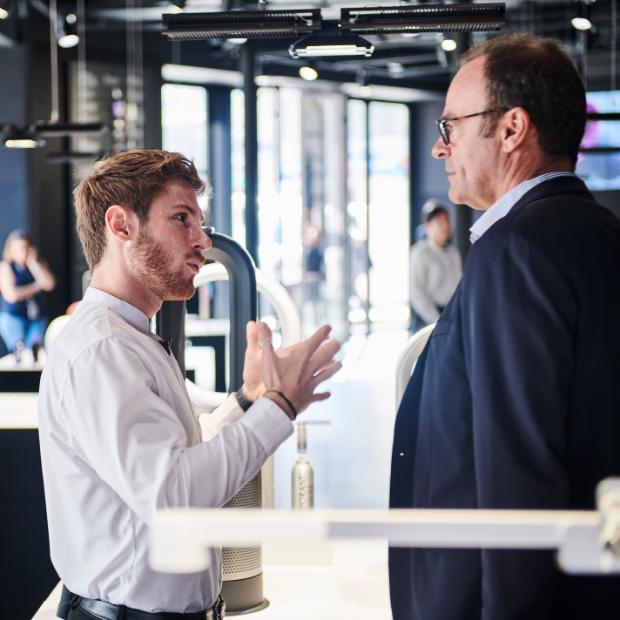 Dyson Expert offering advice