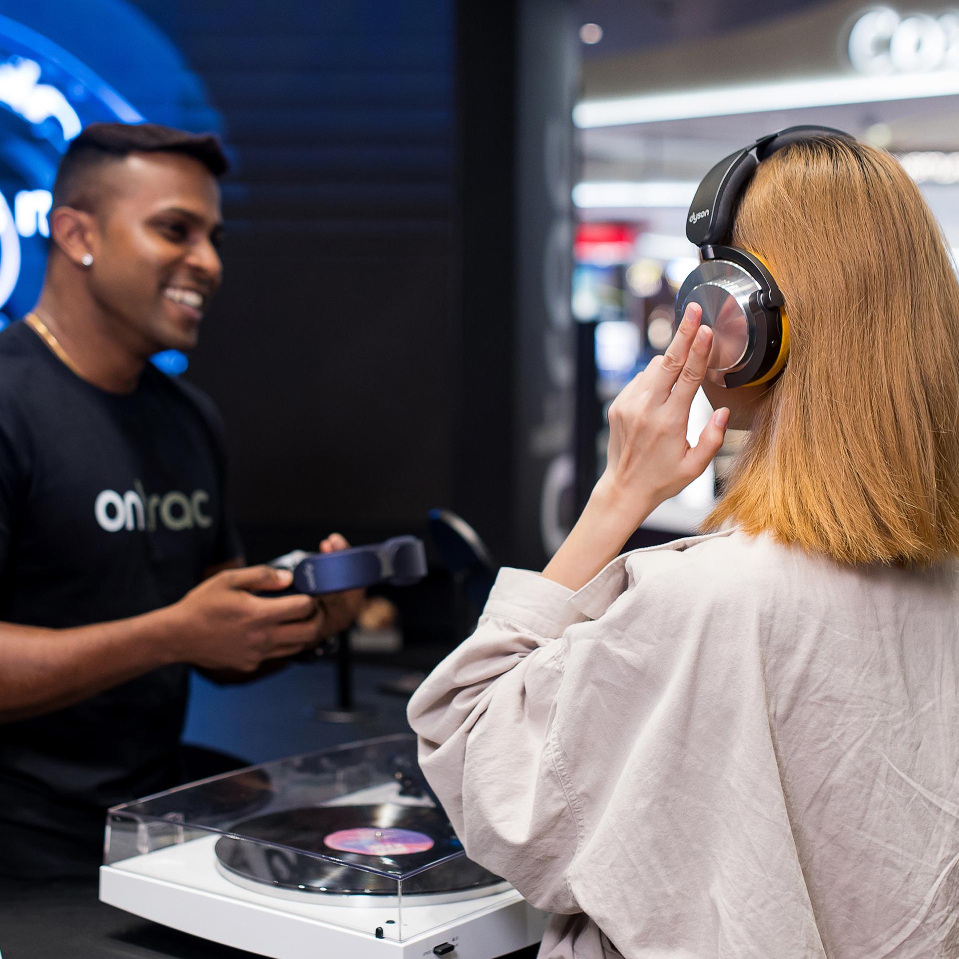 Dyson Expert offering advice