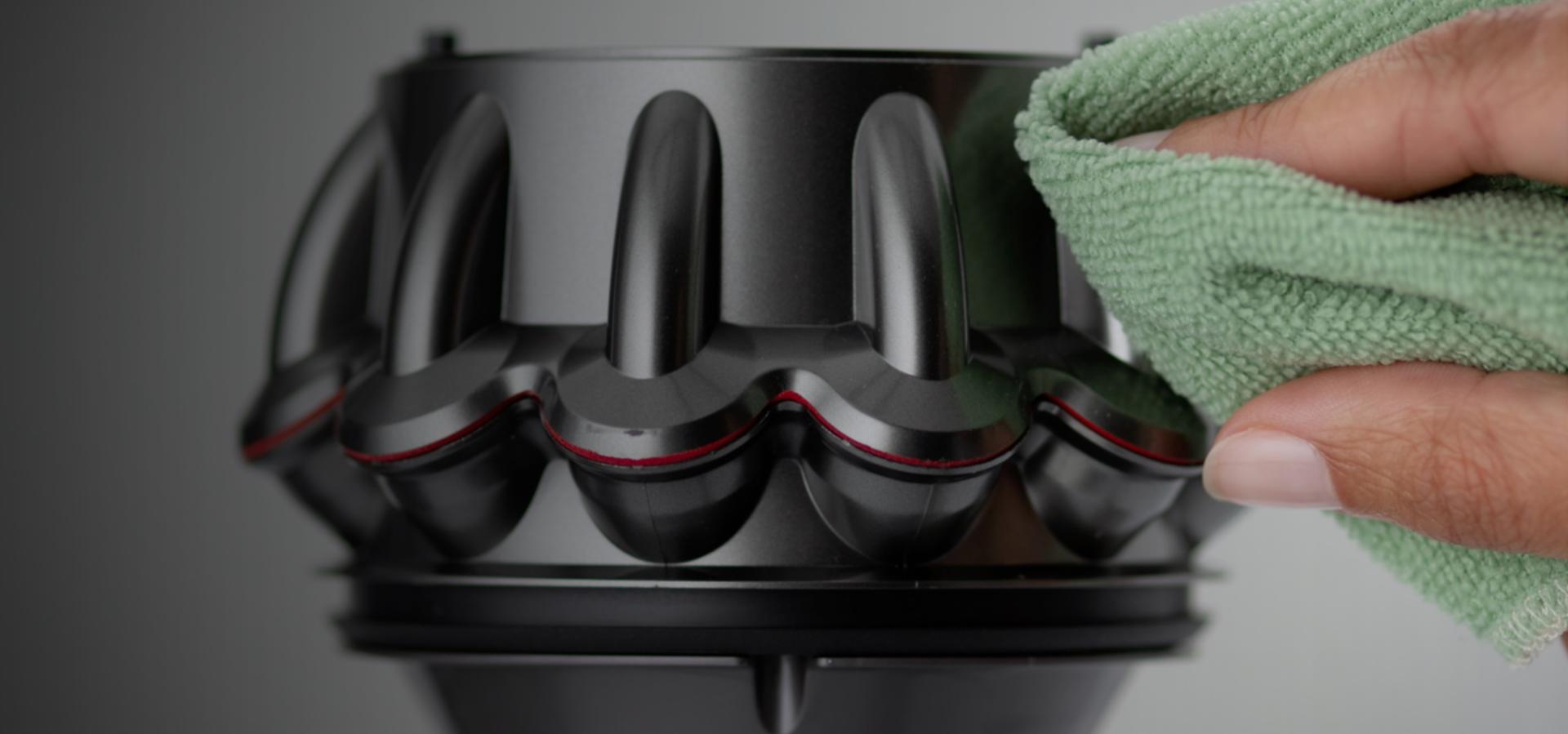 A refurbished vacuum being cleaned by a Dyson expert.