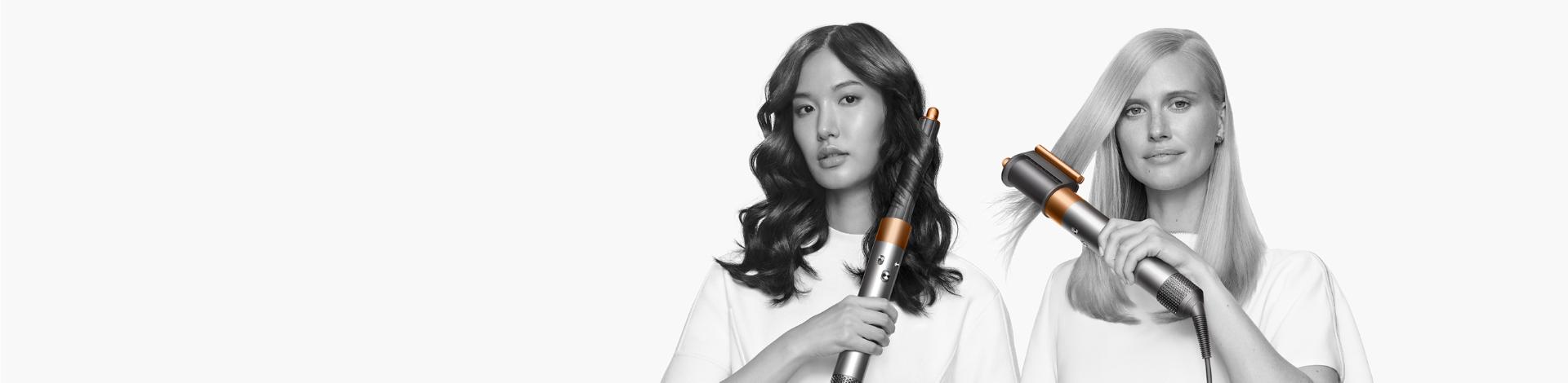 Dwie modelki używające multistylera Dyson Airwrap