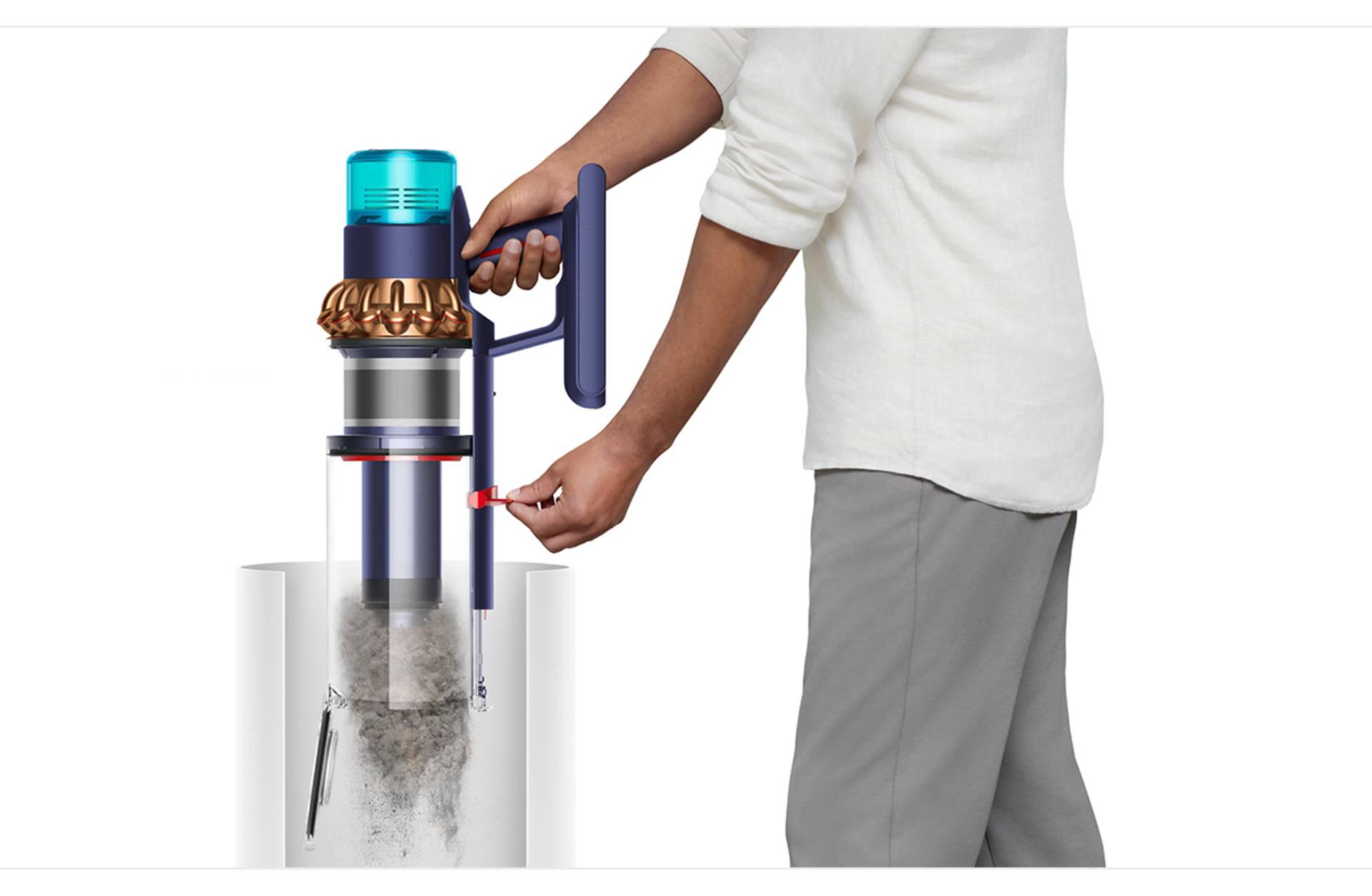 Vacuum binbeing emptied