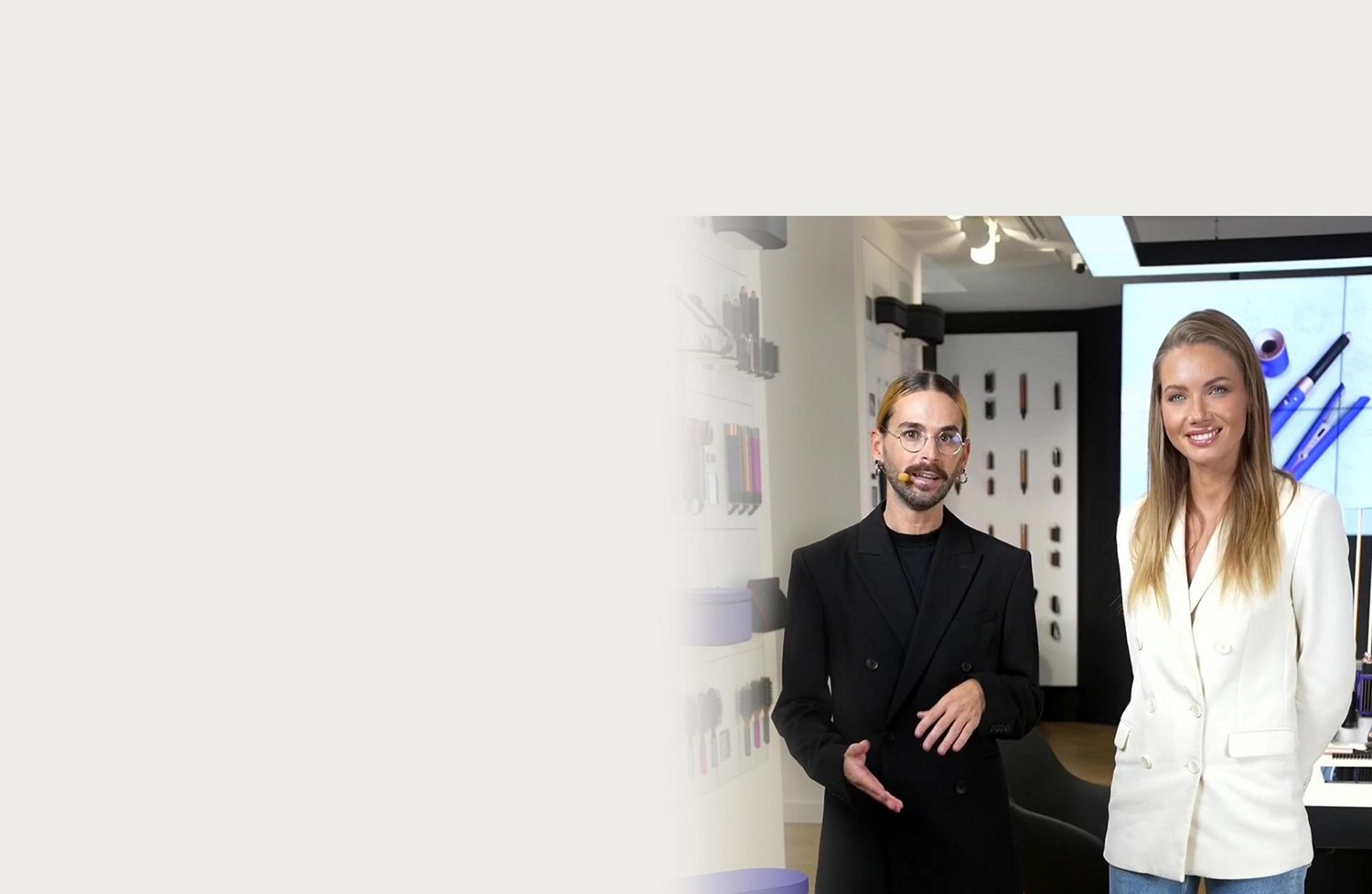 Ambassadeur Dyson Pierre Saint Sever et Amandine Petit pour le liveshow Dyson de présentation des éditions spéciales Bleu Pervenche/Rosé