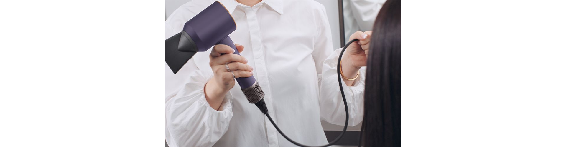 Jen Atkin showing the longer cord