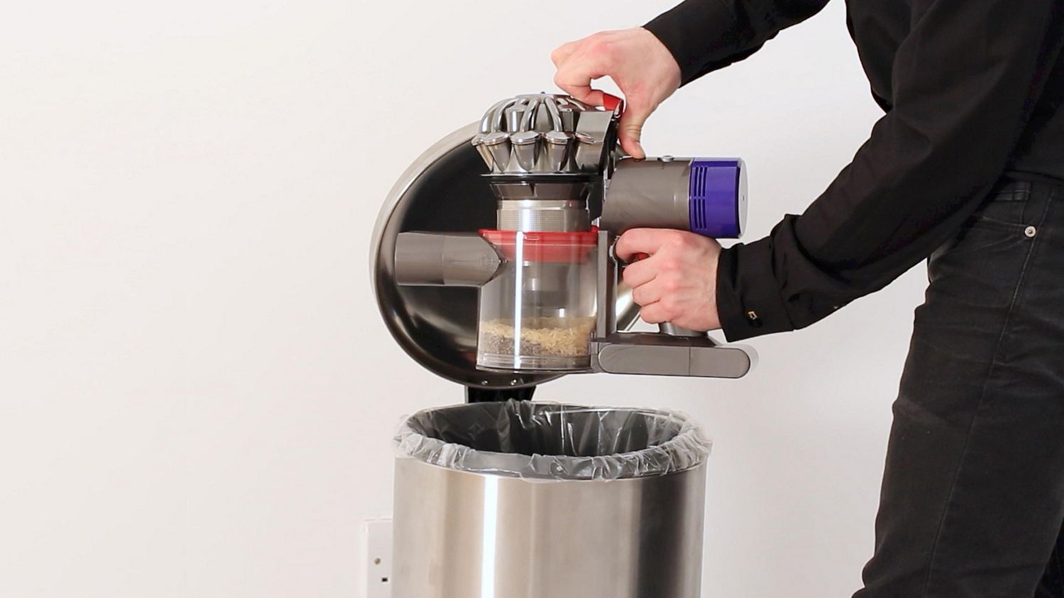 Clean dyson cordless vacuum 2025