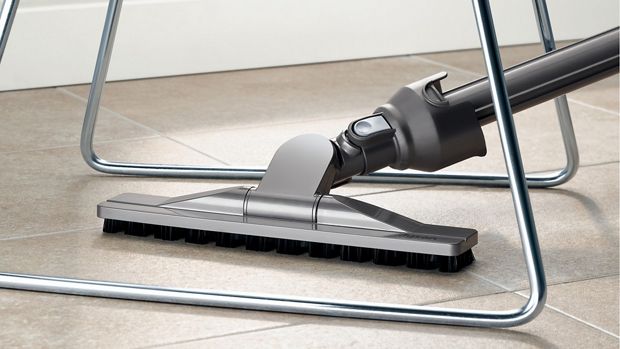 Articulating hard floor tool