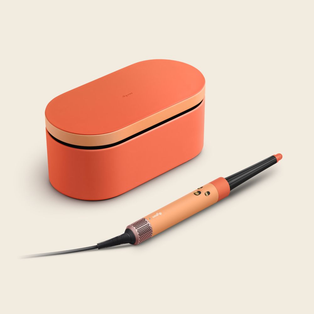 Multi-stylerul și uscătorul Dyson Airwrap id cu cutie de prezentare și pieptene pentru descurcarea părului.