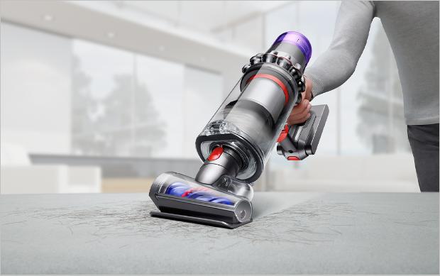 以床褥吸頭清潔日式床墊的圖像。