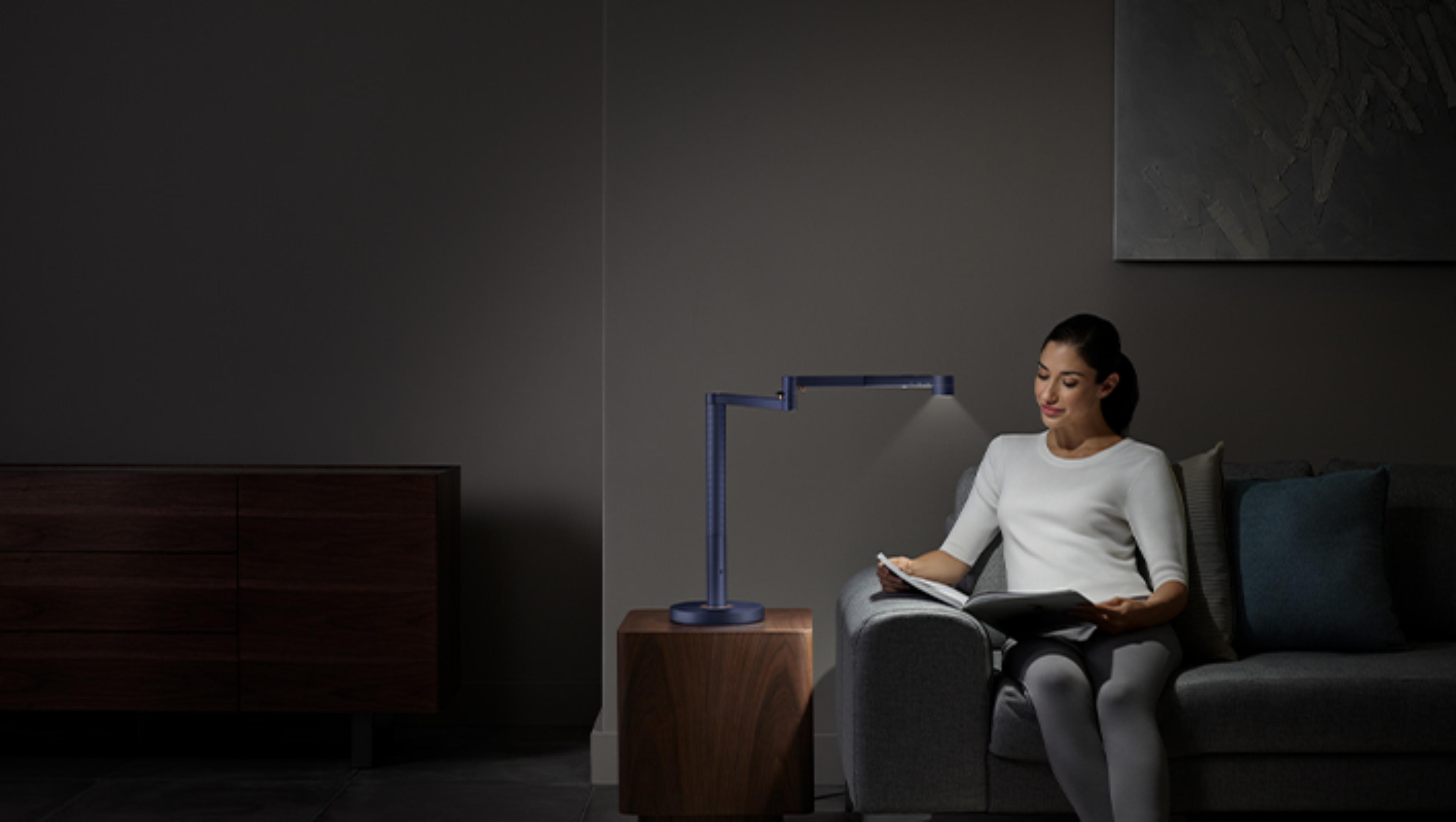 Woman working under the Dyson Lightcycle Morph light in Task position